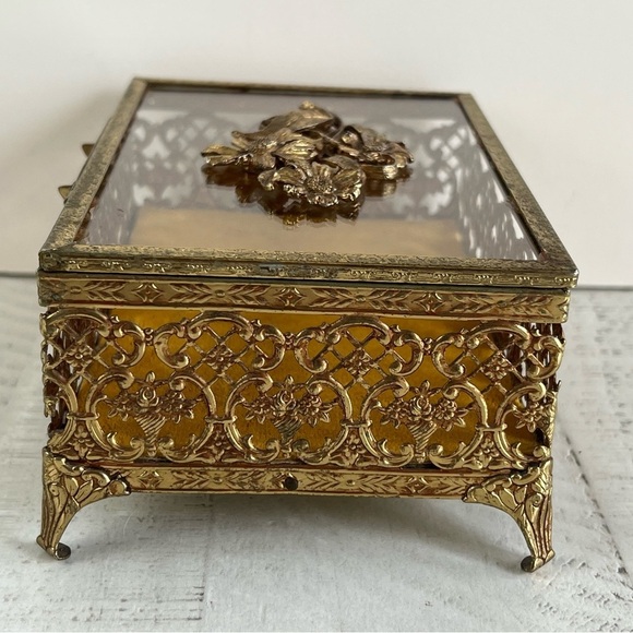 Vintage Antique Daisy Gold Jewelry Box With Glass top. - Picture 7 of 15